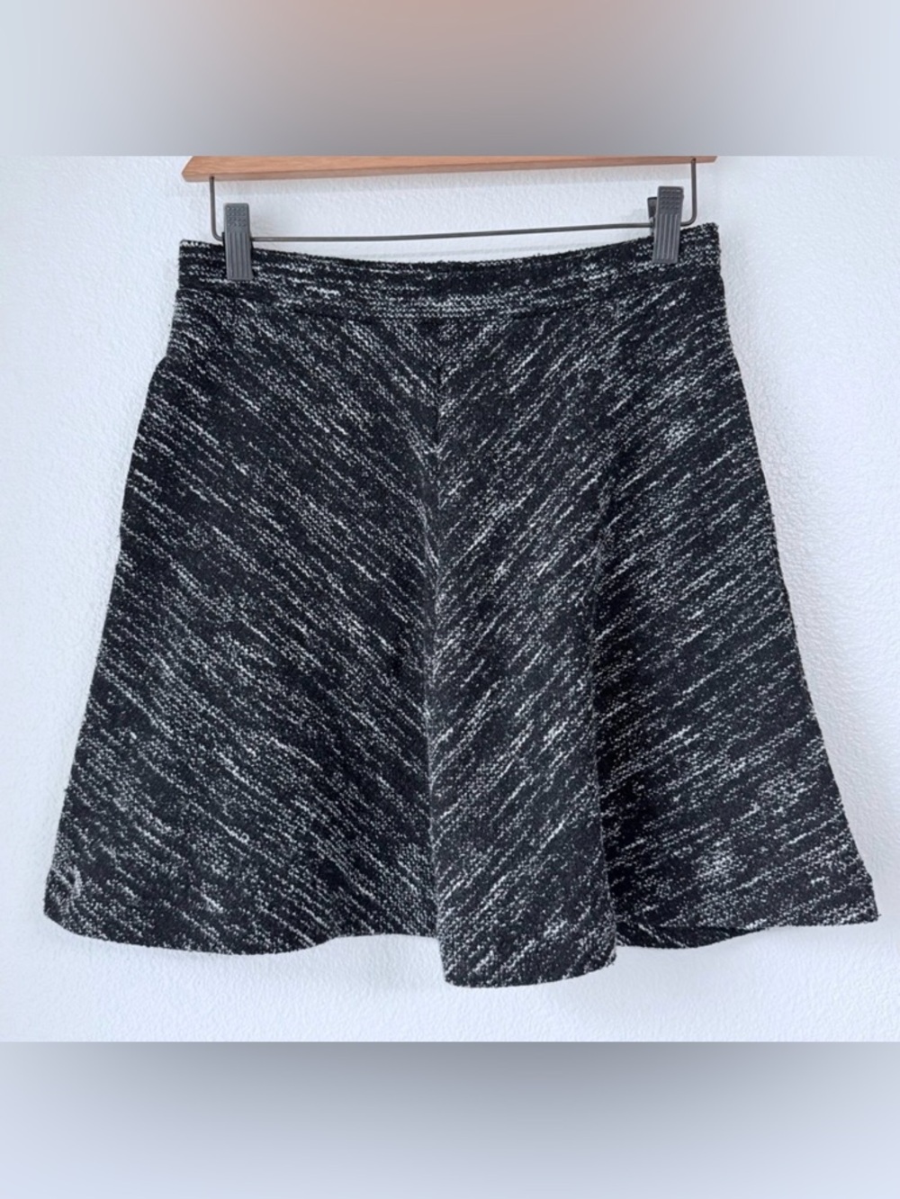 Banana Republic Textured Bouclé A-Line Black/White Mini Skirt- Size Small-EUC